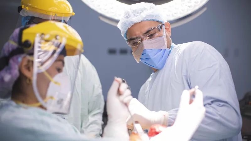 Reemplazo Total de Cadera con Abordaje Anterior Bikini